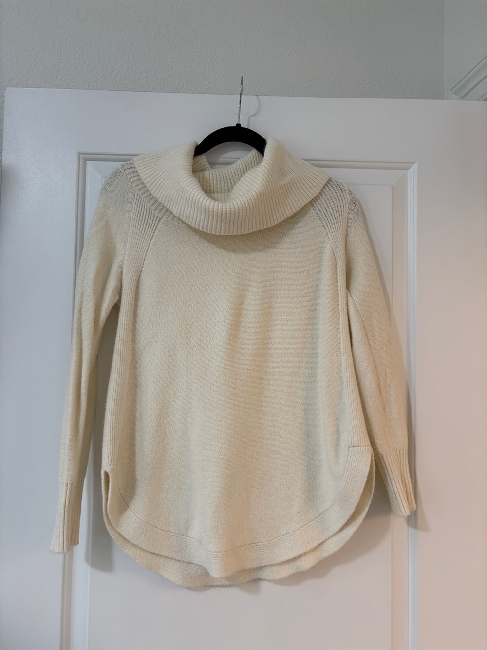 Preowned Anthropologie Cream Cowl Neck Women's Sweater Size S/P